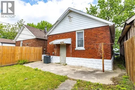 1025 Curry Windsor ON N9B 2A6