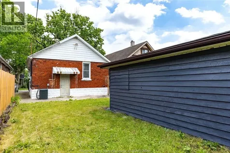 1025 Curry Windsor ON N9B 2A6