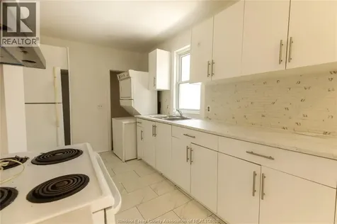 1025 Curry Windsor ON N9B 2A6