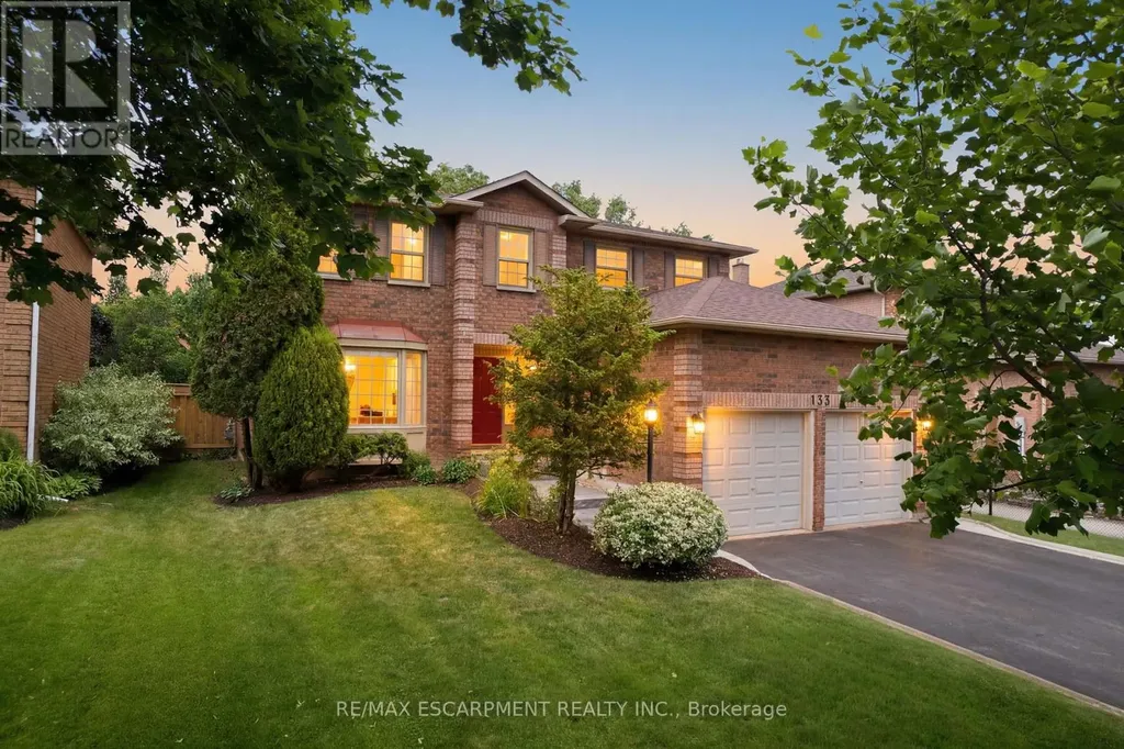 133 Warner Drive Oakville (br Bronte) ON L6L 6G7