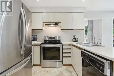 133 Warner Drive Oakville (br Bronte) ON L6L 6G7