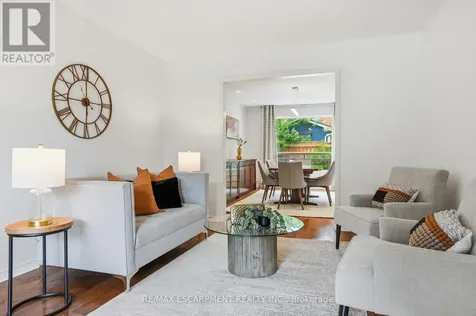 133 Warner Drive Oakville (br Bronte) ON L6L 6G7