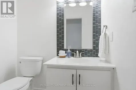 133 Warner Drive Oakville (br Bronte) ON L6L 6G7