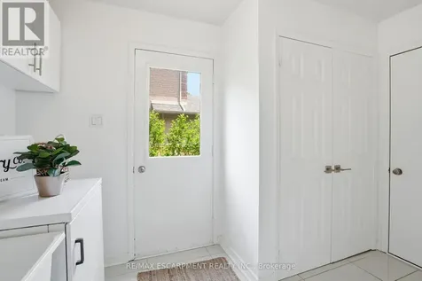 133 Warner Drive Oakville (br Bronte) ON L6L 6G7