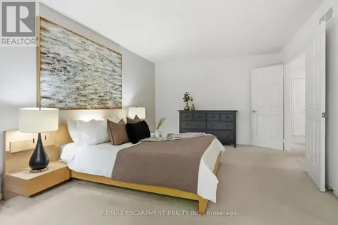 133 Warner Drive Oakville (br Bronte) ON L6L 6G7