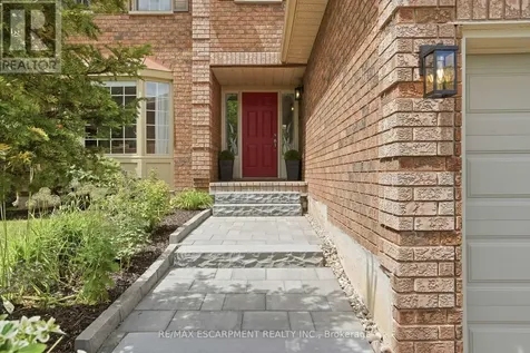 133 Warner Drive Oakville (br Bronte) ON L6L 6G7