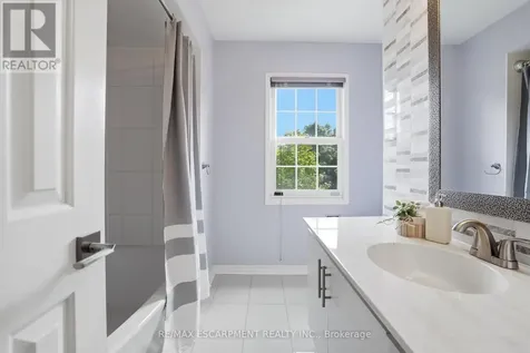 133 Warner Drive Oakville (br Bronte) ON L6L 6G7