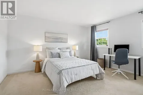 133 Warner Drive Oakville (br Bronte) ON L6L 6G7