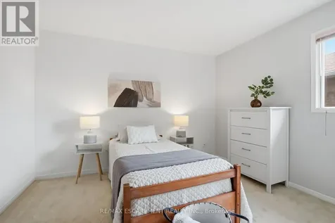133 Warner Drive Oakville (br Bronte) ON L6L 6G7