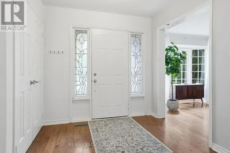 133 Warner Drive Oakville (br Bronte) ON L6L 6G7