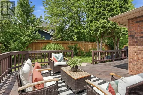 133 Warner Drive Oakville (br Bronte) ON L6L 6G7