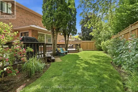 133 Warner Drive Oakville (br Bronte) ON L6L 6G7