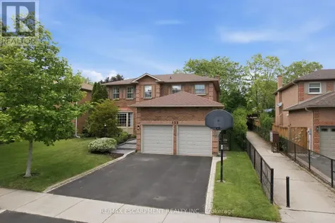 133 Warner Drive Oakville (br Bronte) ON L6L 6G7
