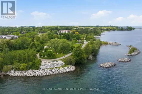 133 Warner Drive Oakville (br Bronte) ON L6L 6G7