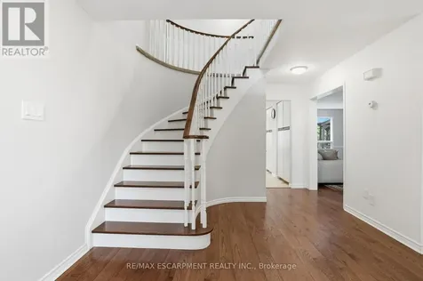 133 Warner Drive Oakville (br Bronte) ON L6L 6G7