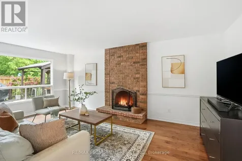 133 Warner Drive Oakville (br Bronte) ON L6L 6G7