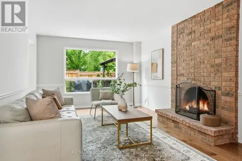 133 Warner Drive Oakville (br Bronte) ON L6L 6G7
