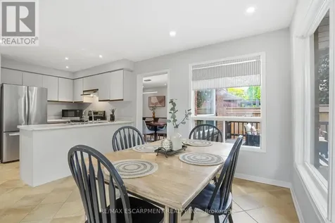 133 Warner Drive Oakville (br Bronte) ON L6L 6G7