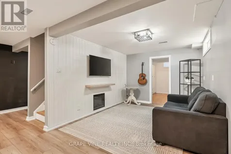 79 Homestead Street Ottawa ON K2E 7T3