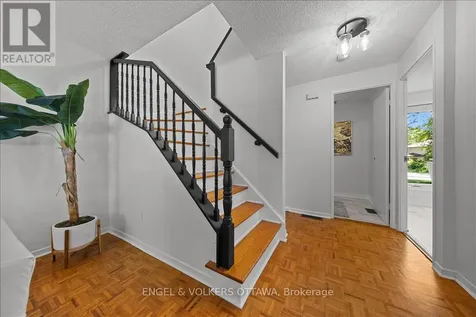 34 Viewpointe Private Ottawa ON K1V 1M5