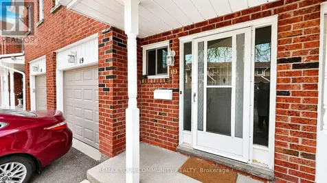 210 Highland Crescent Kitchener ON N2M 5H7