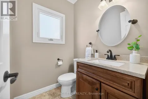 29 Mattawa Crescent Ottawa ON K2M 2E8