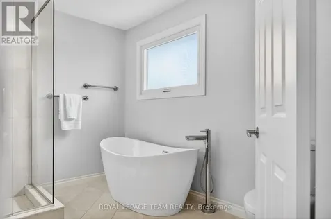 29 Mattawa Crescent Ottawa ON K2M 2E8