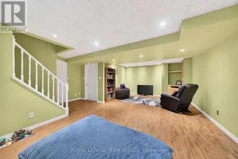 29 Mattawa Crescent Ottawa ON K2M 2E8