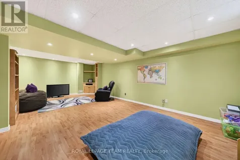 29 Mattawa Crescent Ottawa ON K2M 2E8