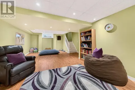 29 Mattawa Crescent Ottawa ON K2M 2E8