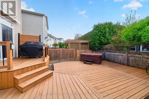 29 Mattawa Crescent Ottawa ON K2M 2E8