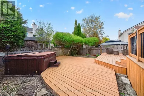 29 Mattawa Crescent Ottawa ON K2M 2E8