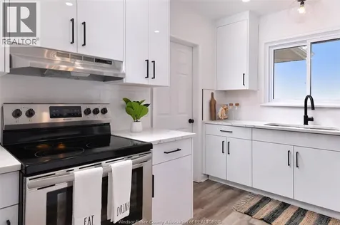 208 Robson Road Leamington ON N8H 5R2