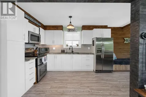 17 Stanley Avenue Oro-medonte ON L0L 1T0