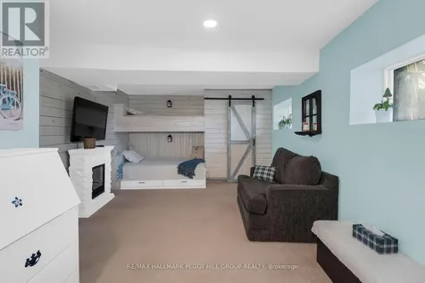 17 Stanley Avenue Oro-medonte ON L0L 1T0