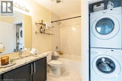 35 Southshore Crescent Stoney Creek ON L8E 0J2