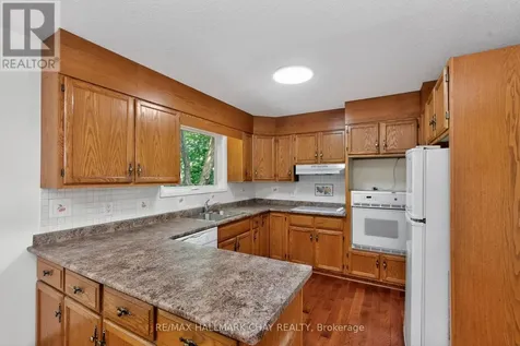 716 Dominion Avenue Midland ON L4R 1S6
