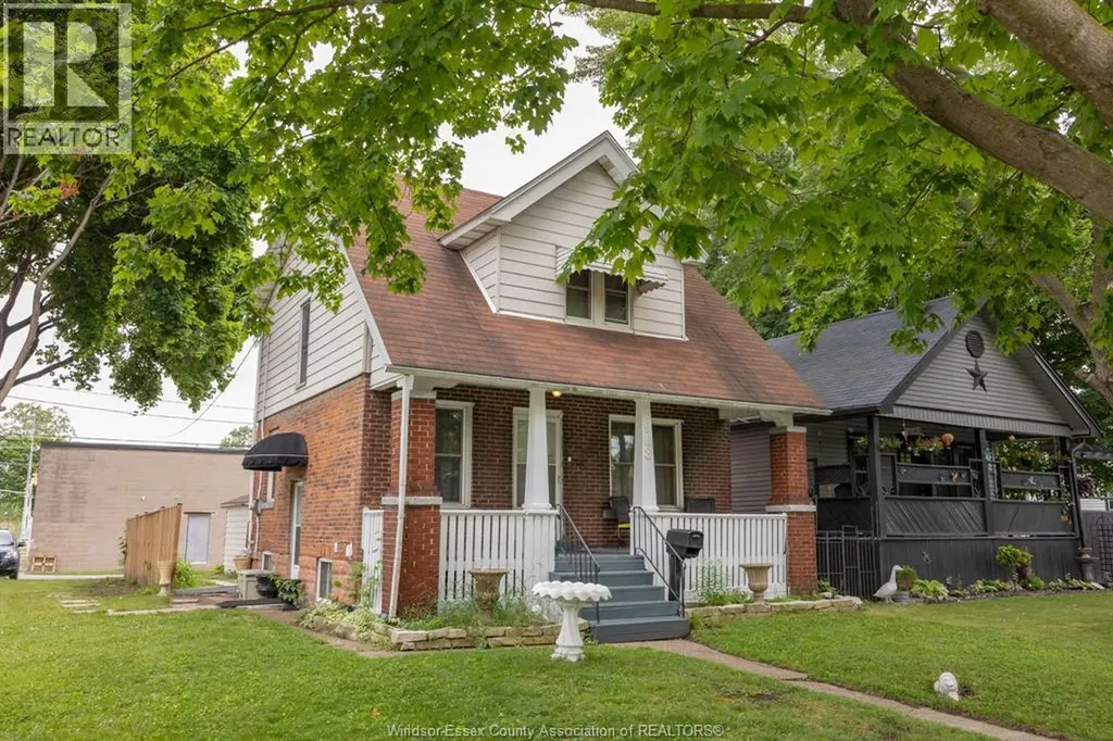 908 Oak Street Windsor ON N9A 5G2