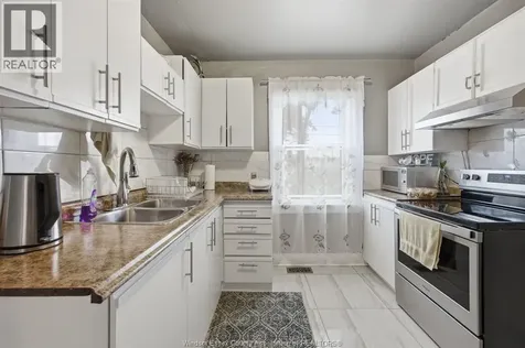 908 Oak Street Windsor ON N9A 5G2