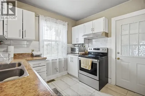 908 Oak Street Windsor ON N9A 5G2