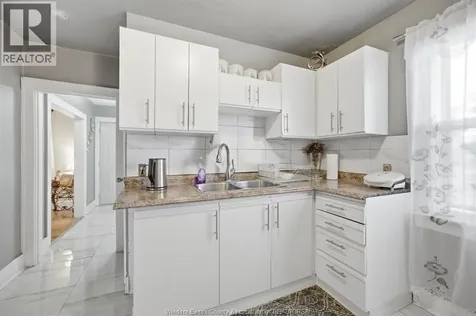 908 Oak Street Windsor ON N9A 5G2