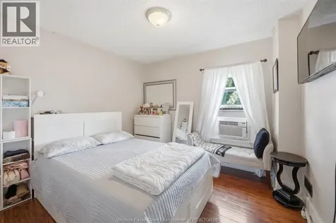908 Oak Street Windsor ON N9A 5G2