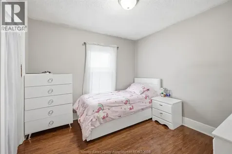 908 Oak Street Windsor ON N9A 5G2