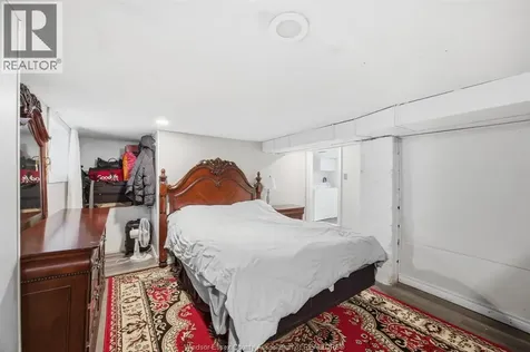 908 Oak Street Windsor ON N9A 5G2