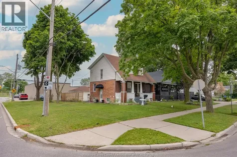 908 Oak Street Windsor ON N9A 5G2