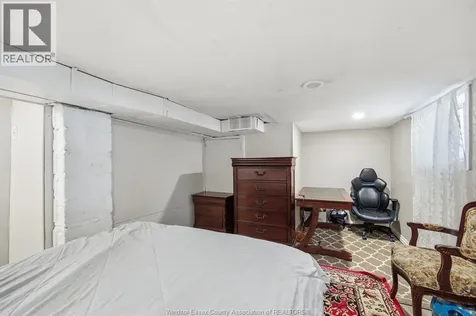 908 Oak Street Windsor ON N9A 5G2