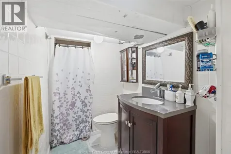 908 Oak Street Windsor ON N9A 5G2