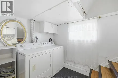 908 Oak Street Windsor ON N9A 5G2