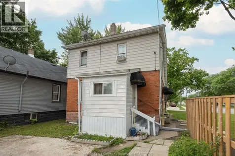 908 Oak Street Windsor ON N9A 5G2