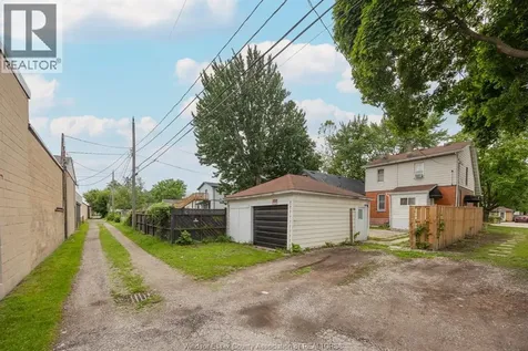 908 Oak Street Windsor ON N9A 5G2